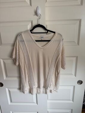 BKE Cream V-Neck Short Sleeve Knit Top